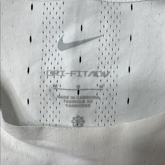 Nike AeroSwift Cropped Running Sport Top Size Medium - Picture 7 of 9